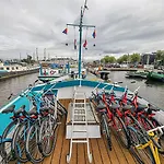 Hotelboat *